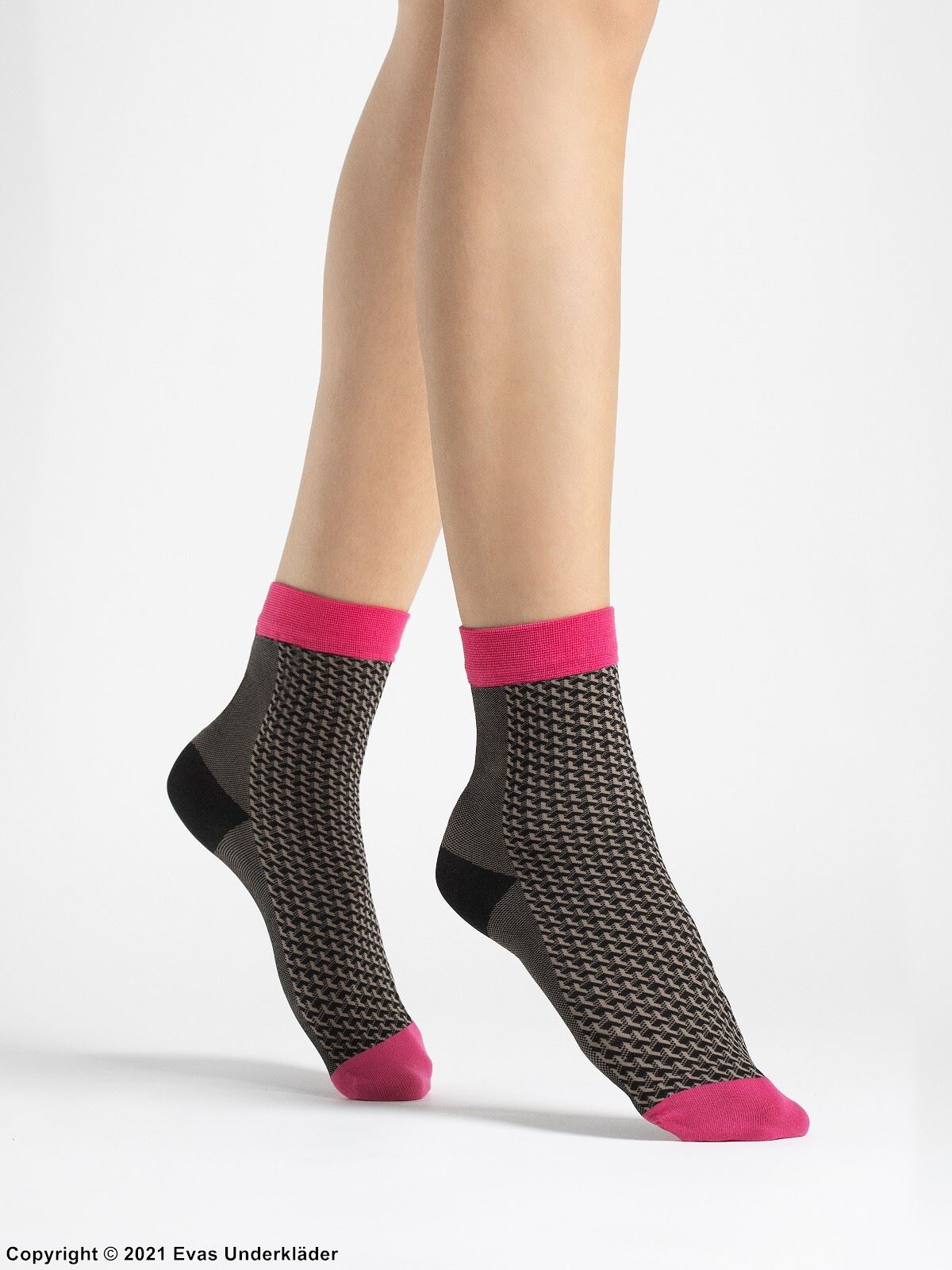 Ankle socks, intricate pattern